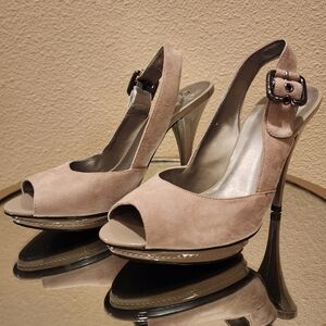 GUESS Leather Gray Heels Size 8.5 M